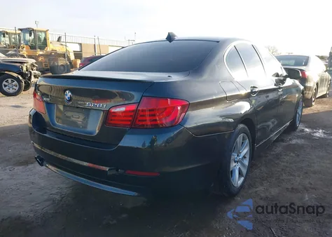 2013 BMW 528I xDrive z USA, uszkodzony, nr VIN WBAXH5C5XDD110013